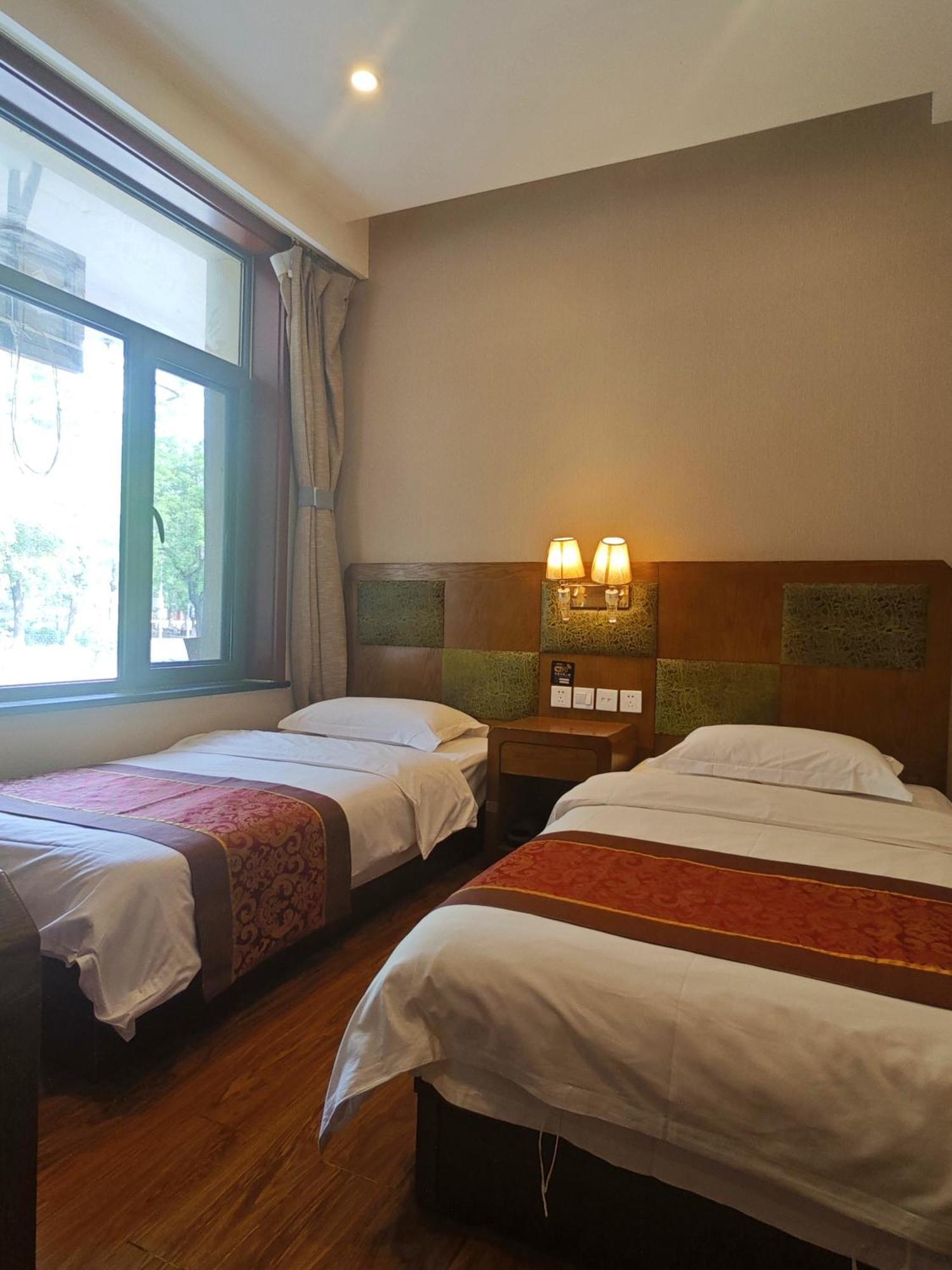 Khách sạn Huiqing Garden Bussiness 2*
