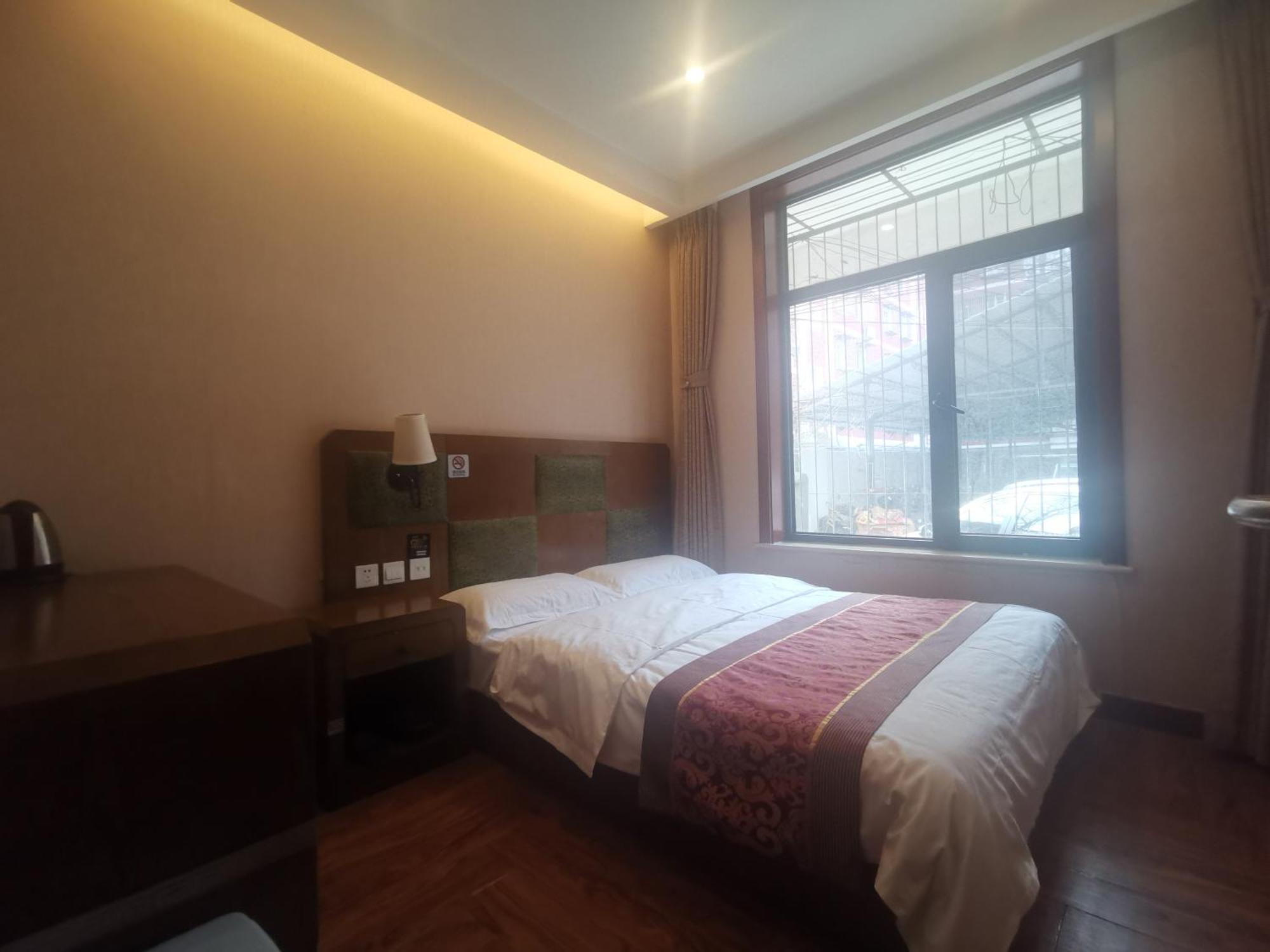 Hotel Huiqing Garden Bussiness 2*