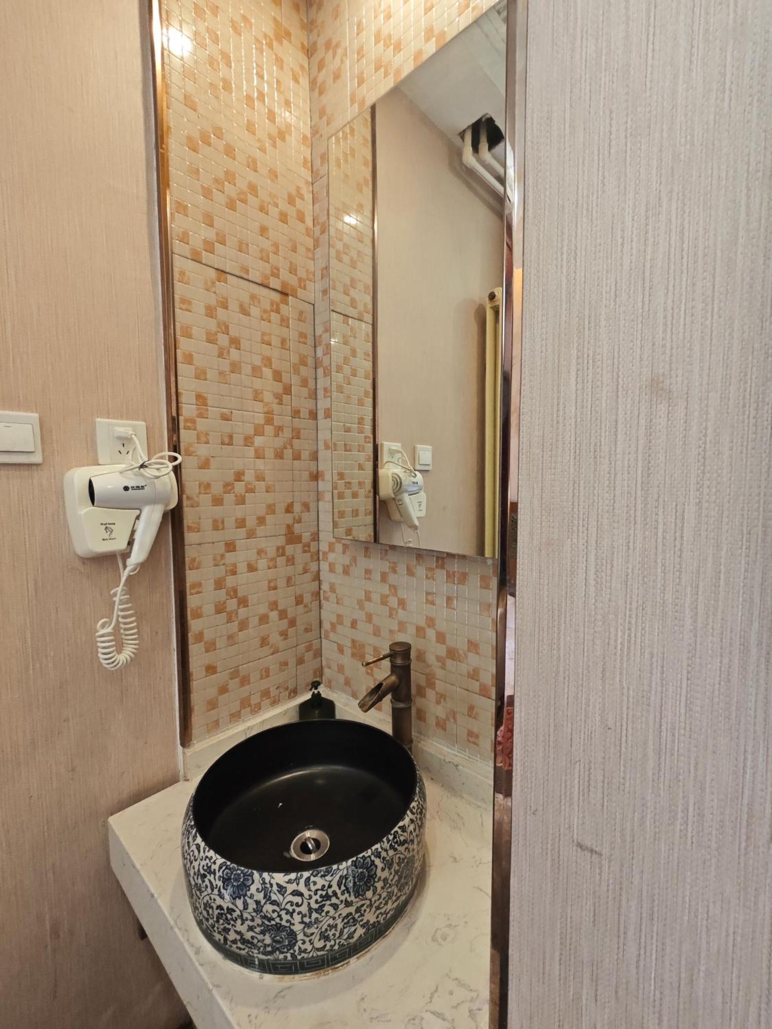 Huiqing Garden Bussiness Hotel 2*
